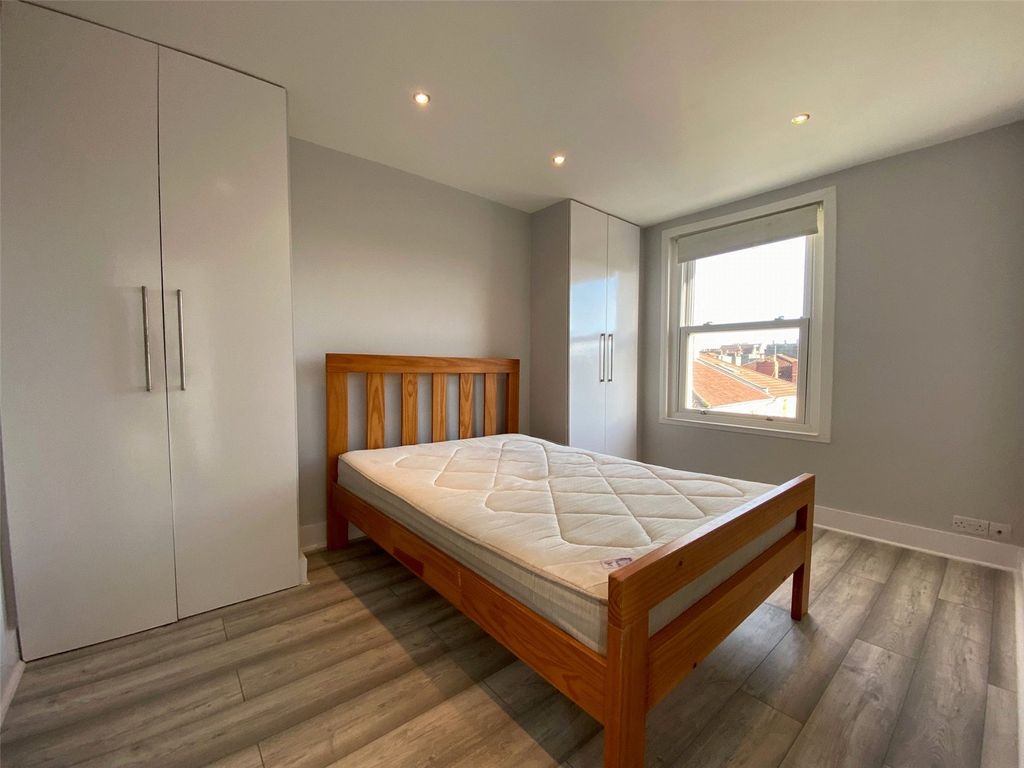 Property photo 2 of 10 Picture No. 24