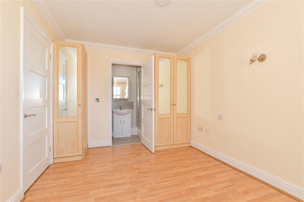 Property photo 1 of 11 Bedroom 1