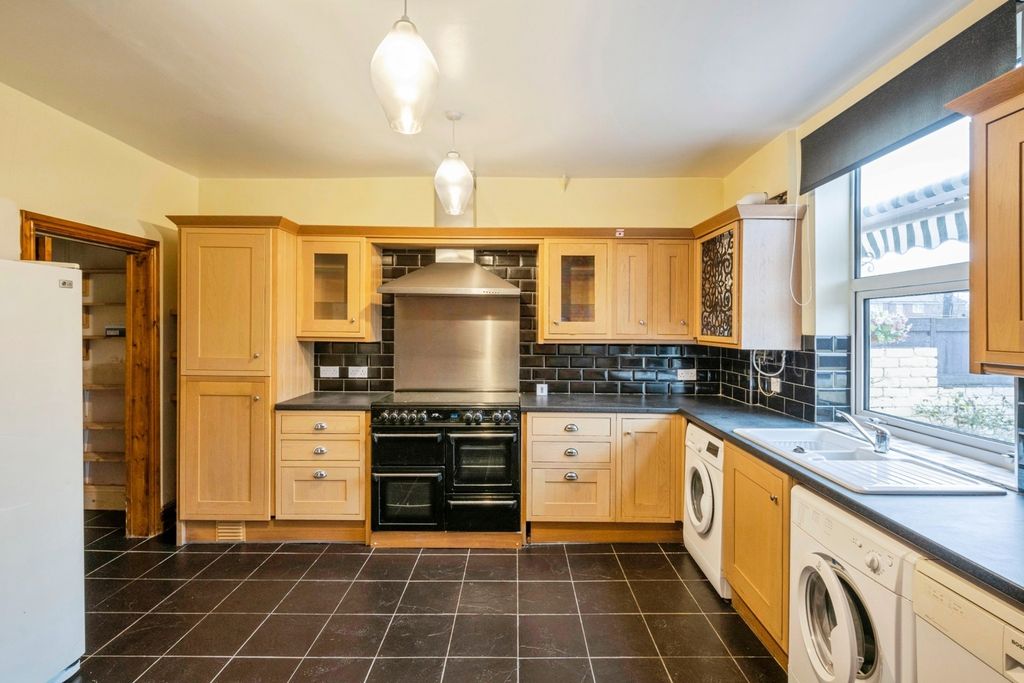 Property photo 3 of 13 Kitchen