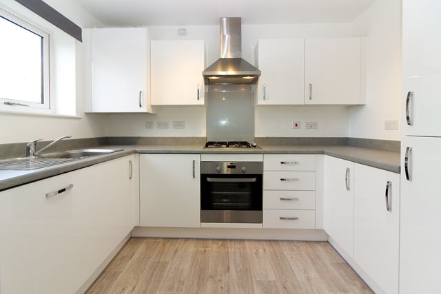 Property photo 2 of 10 Kitchen