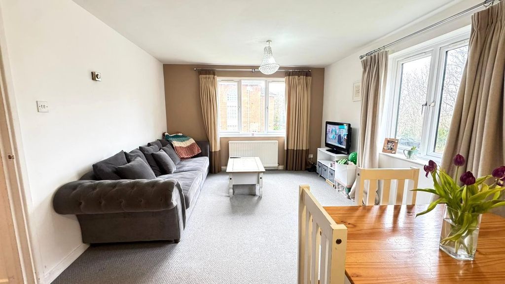 Property photo 2 of 17 Lounge 1.Jpeg