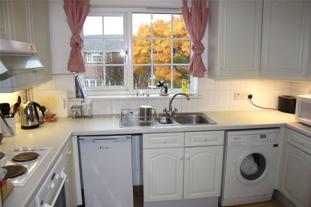 Property photo 3 of 6 Kitchen