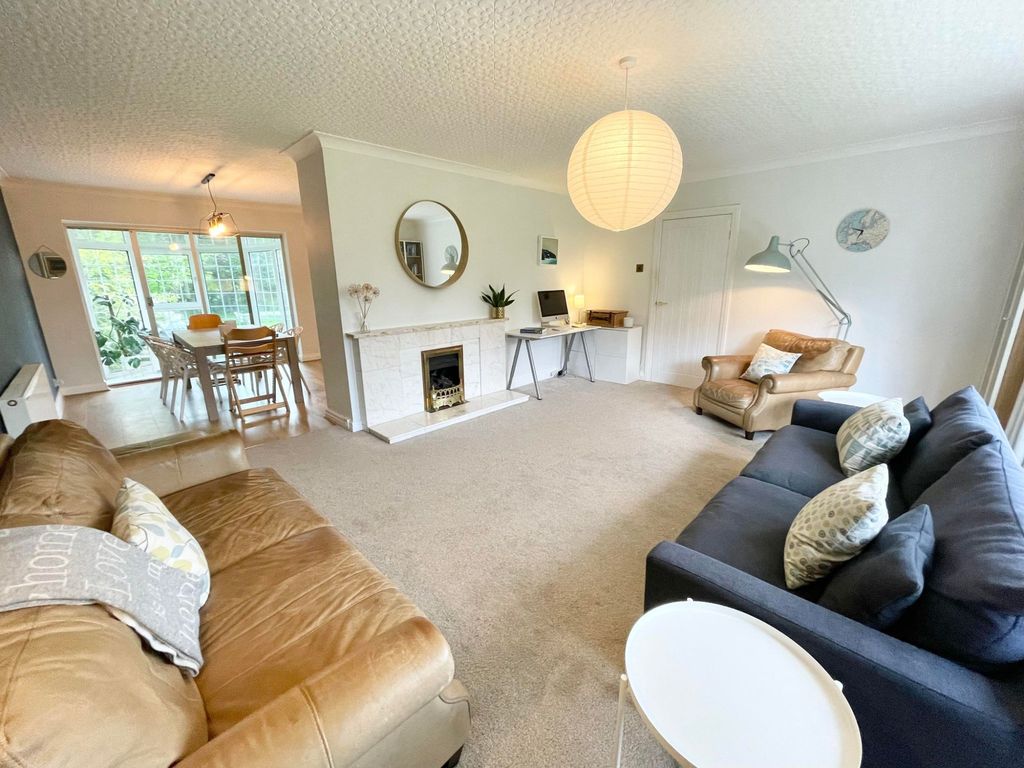 Property photo 2 of 27