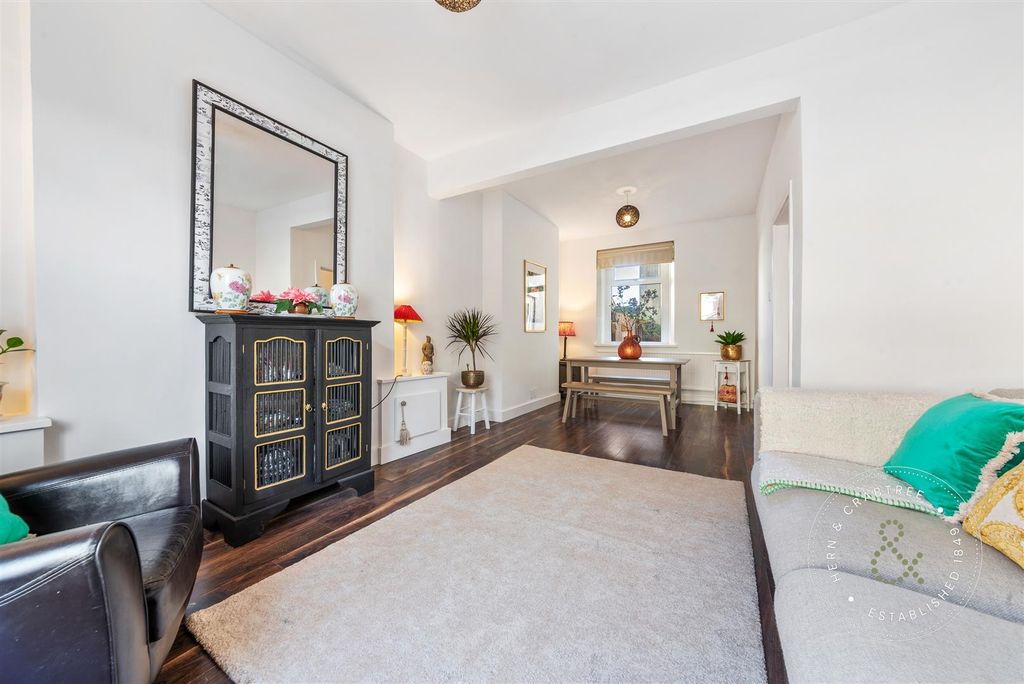 Property photo 2 of 32 Crofts-Street-13.Jpg