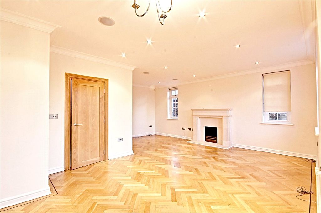 Property photo 3 of 19 Picture No. 21