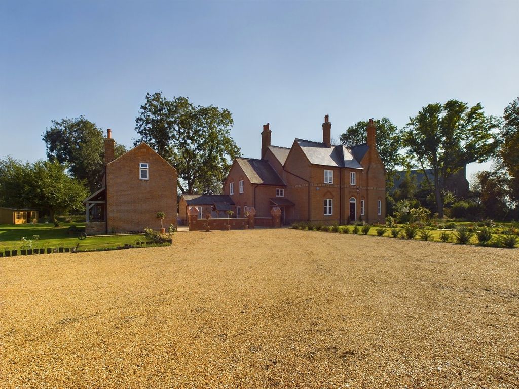 Property photo 1 of 34