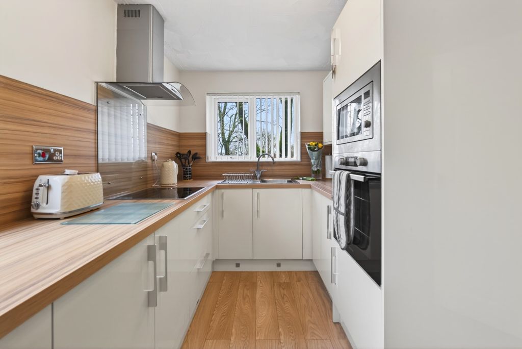 Property photo 3 of 18 4879805