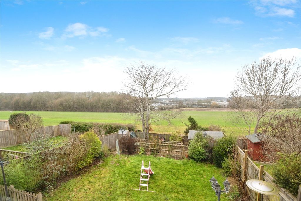 Property photo 2 of 27 Picture No. 15