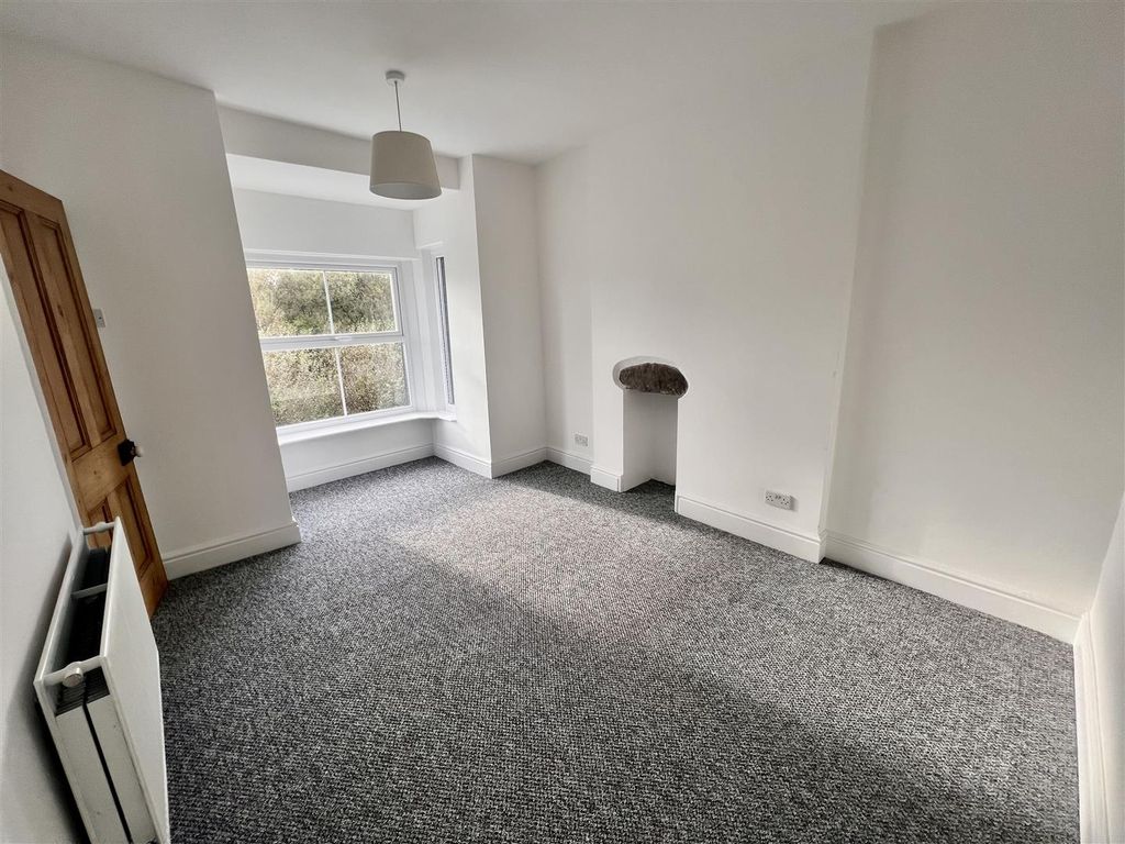 Property photo 2 of 21 Lounge