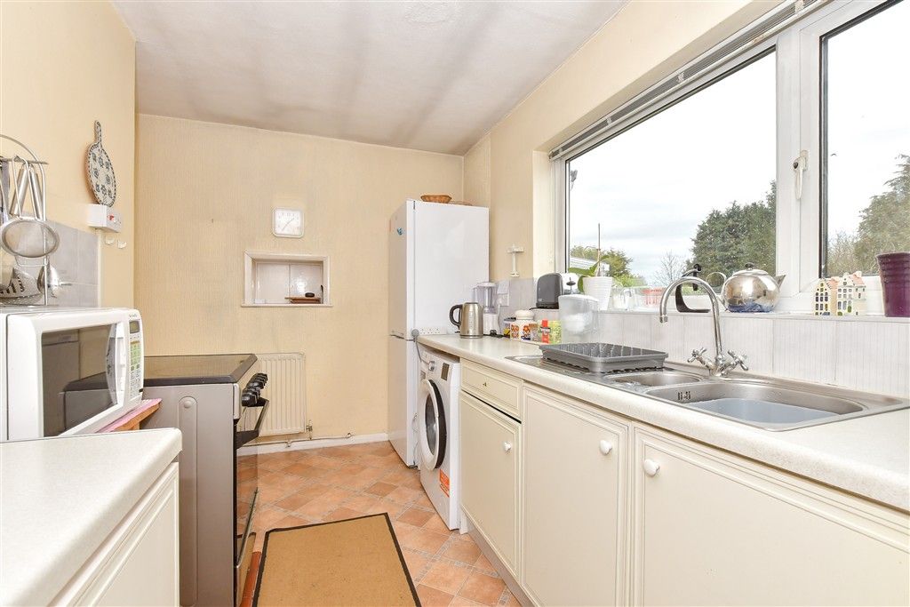 Property photo 3 of 12 Kitchen