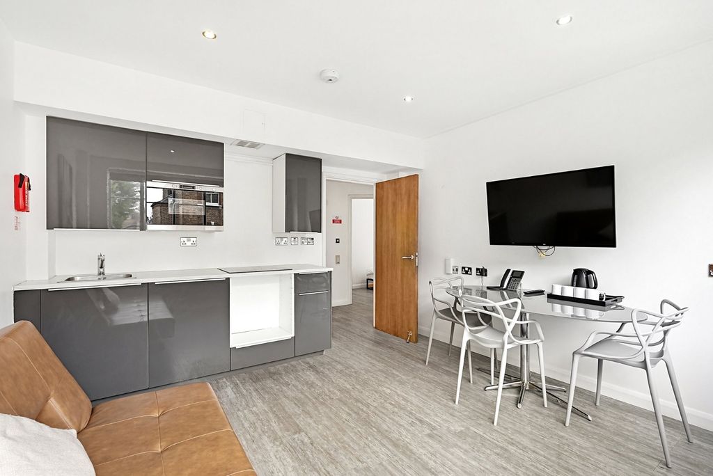 Property photo 1 of 10 Reception Room