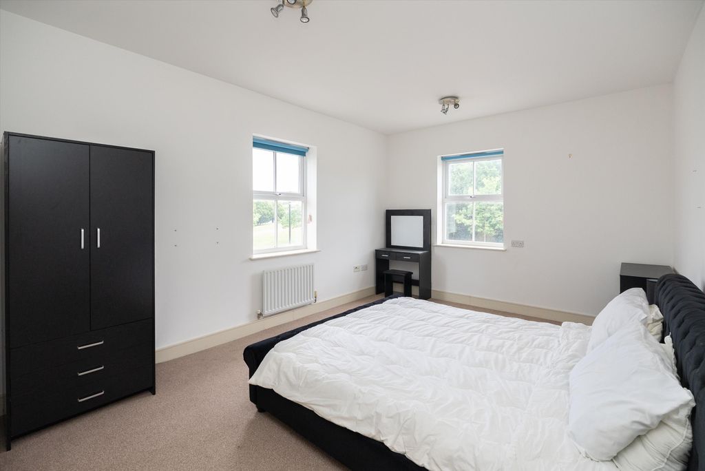 Property photo 3 of 16 Image