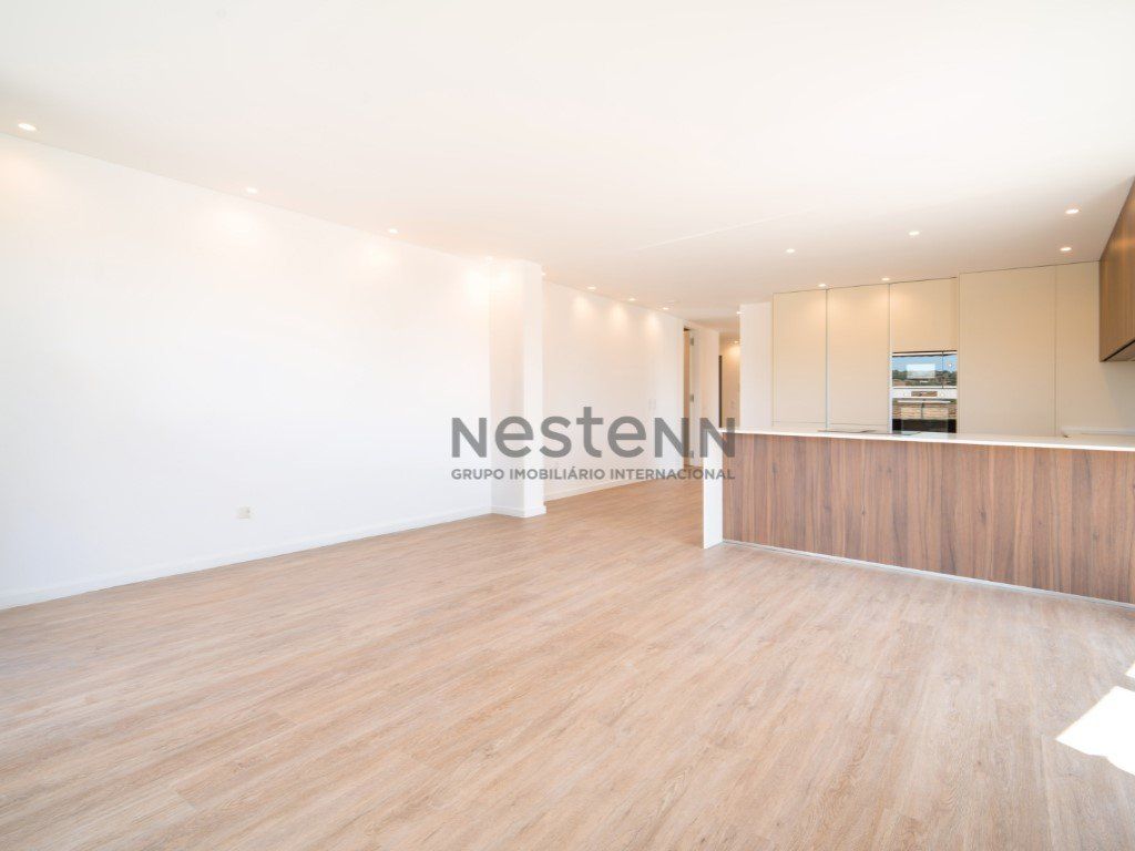 Property photo 2 of 40