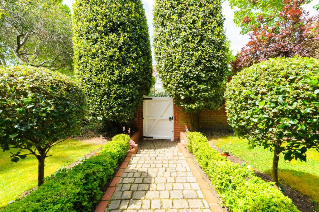 Property photo 2 of 32