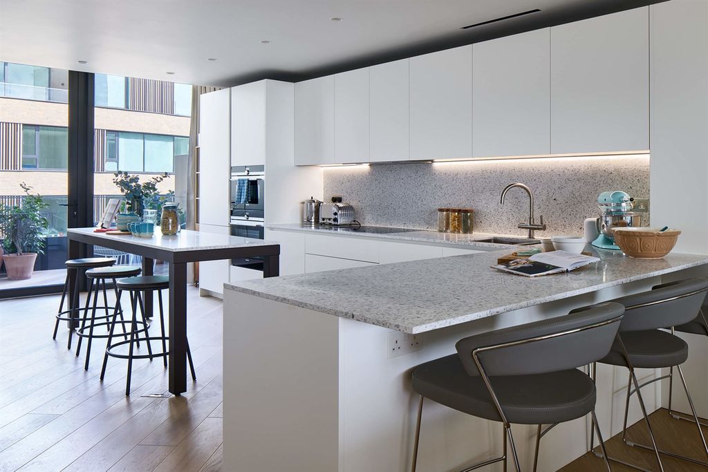 Property photo 3 of 12 Kitchen