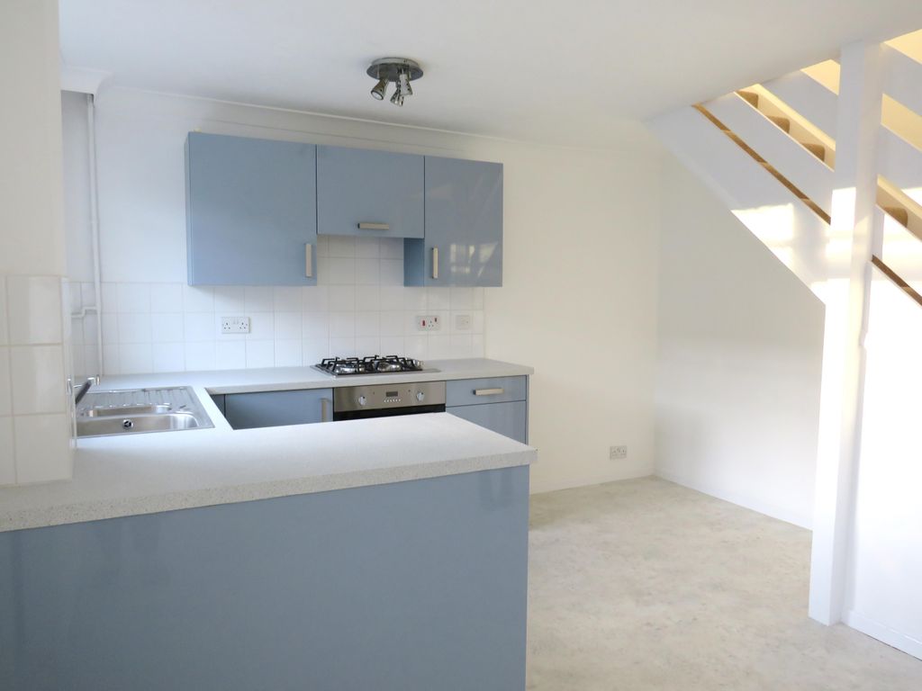 Property photo 3 of 6 Kitchen