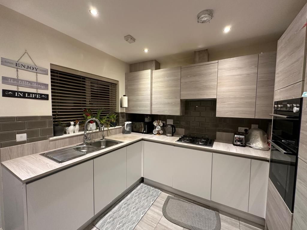 Property photo 2 of 15 Kitchen