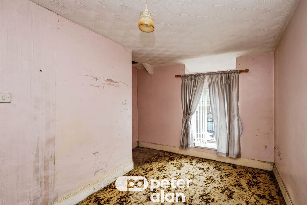 Property photo 2 of 34
