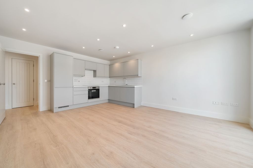 Property photo 3 of 17 Reception/Kitchen