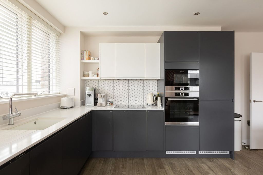 Property photo 3 of 20 Ardens Building E3