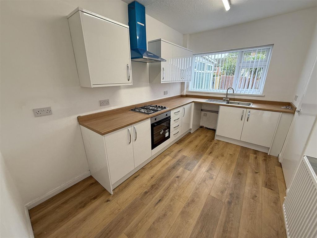 Property photo 3 of 10 Kitchen.Jpg