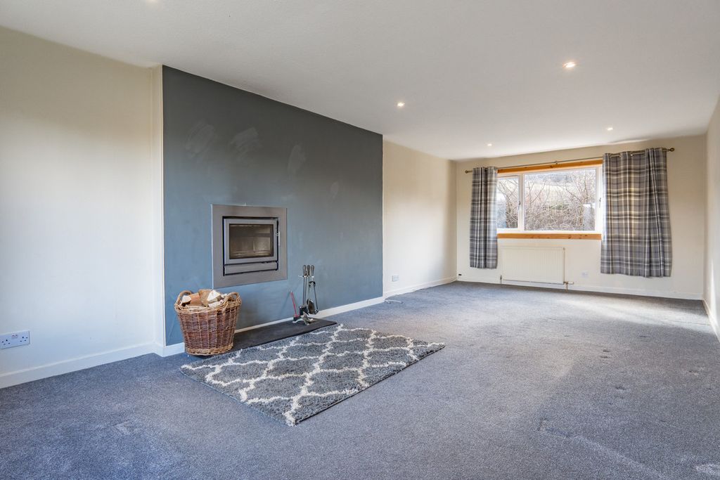 Property photo 2 of 33