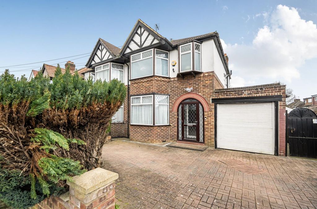 Property photo 1 of 11 Davidson Frost-Wellings, Dfw, Charmian Avenue, Sta