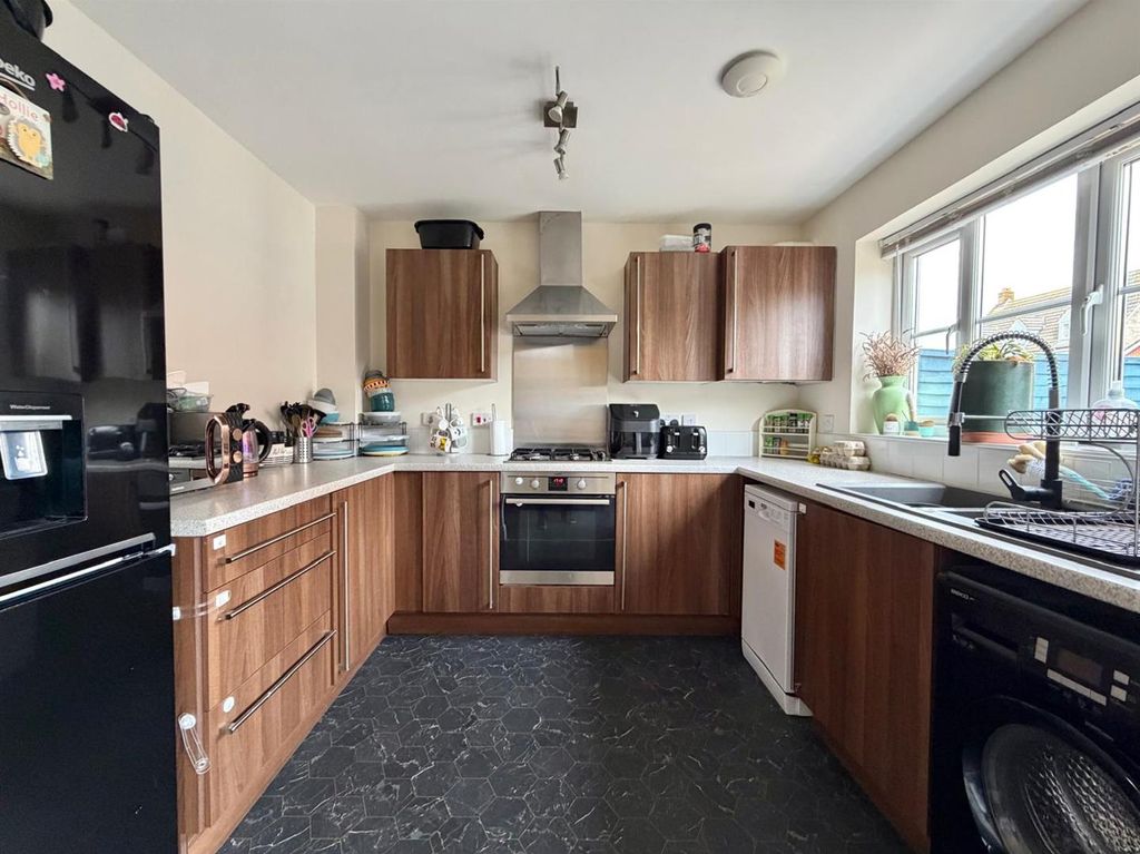 Property photo 2 of 17 Kitchen
