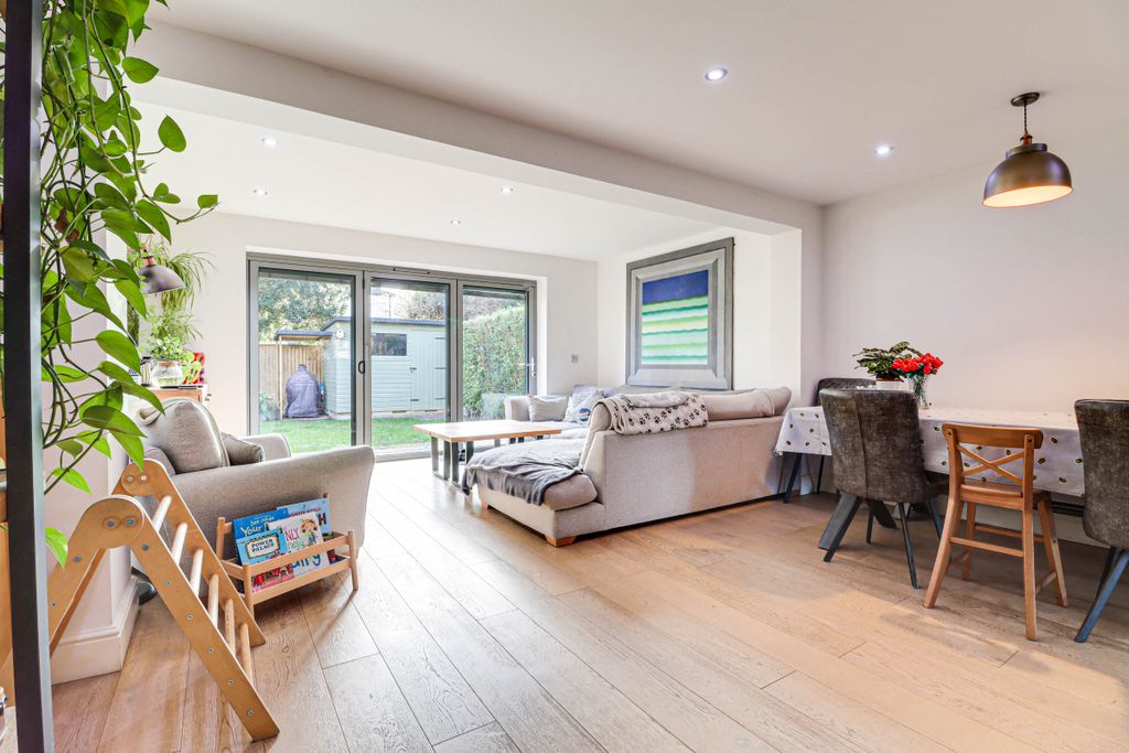 Property photo 2 of 20 Living Room