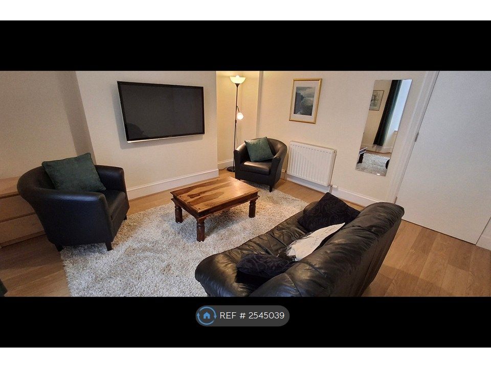 Property photo 3 of 18 Sitting Room