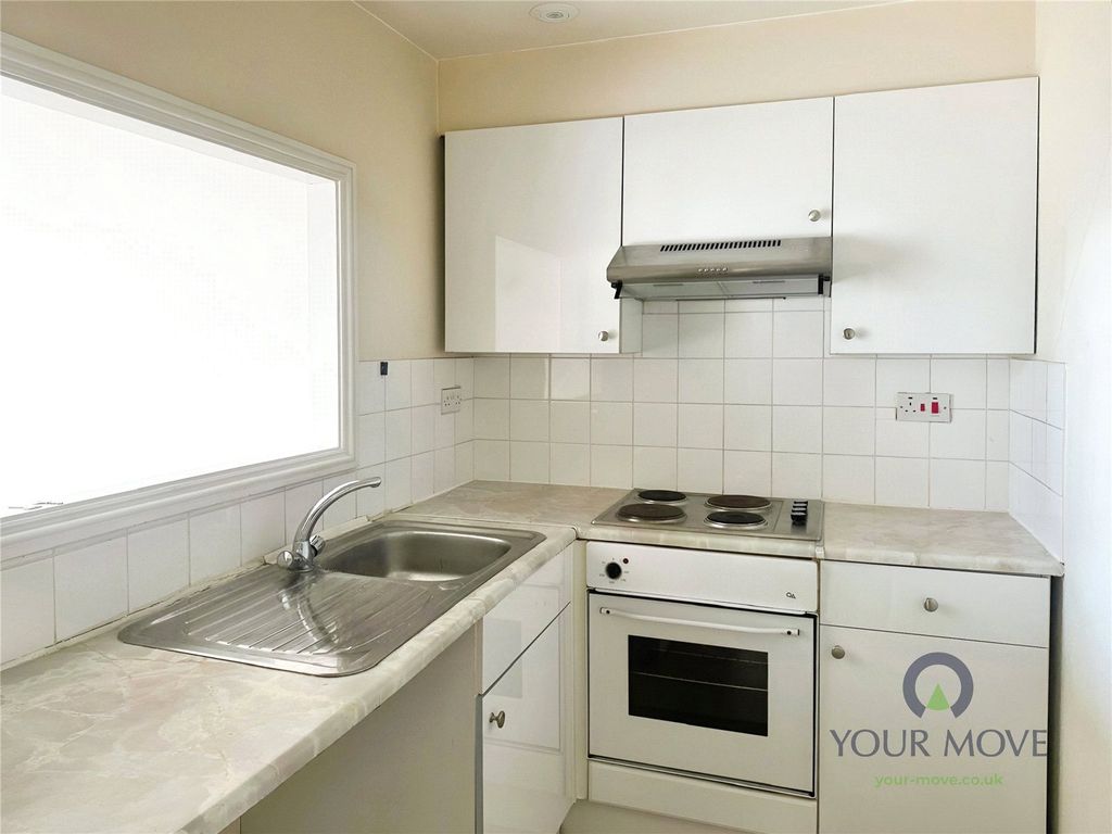 Property photo 3 of 6 Kitchen
