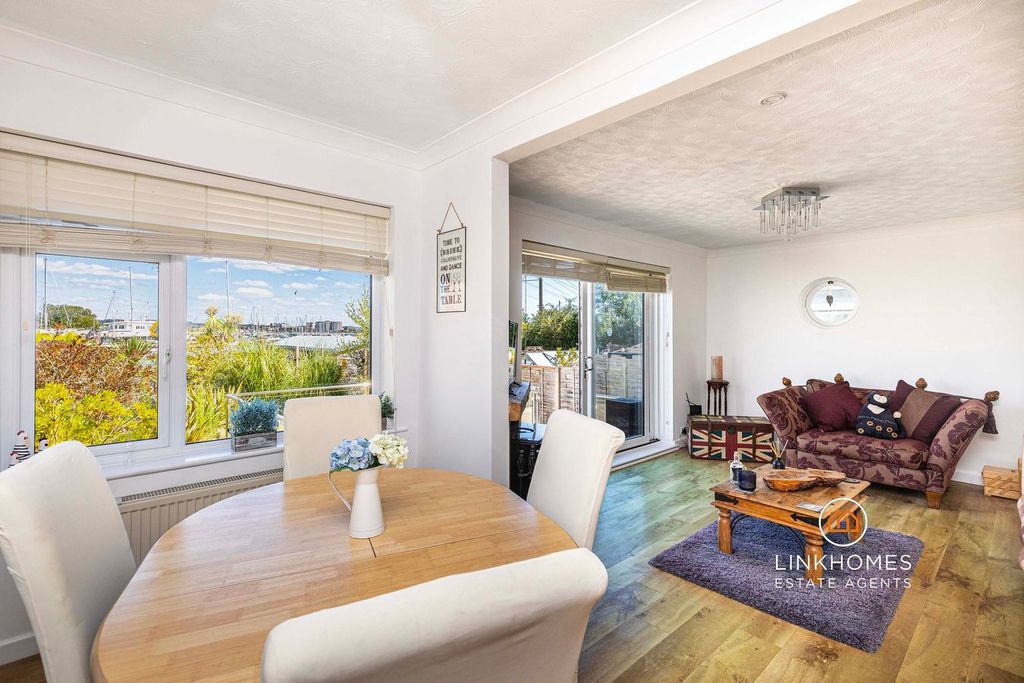 Property photo 2 of 41