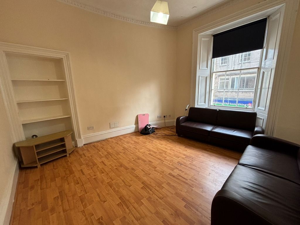 Additional image 5 of 4 bed flat to rentPort Street, Stirling Town, Stirling FK8