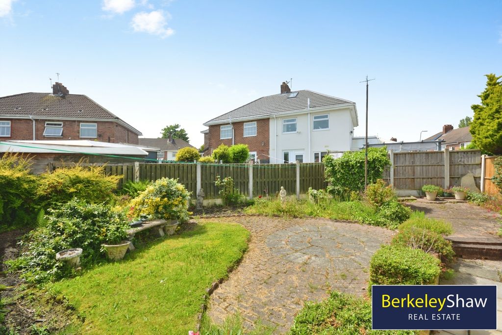 Property photo 2 of 14 Gardens
