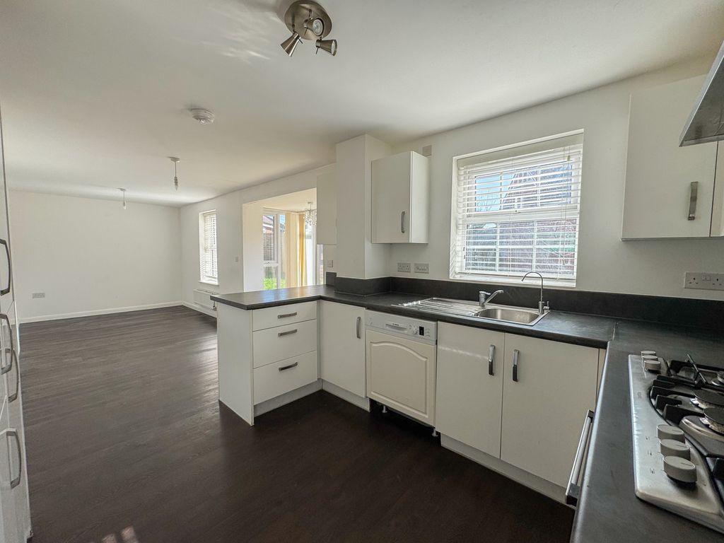 Property photo 3 of 27