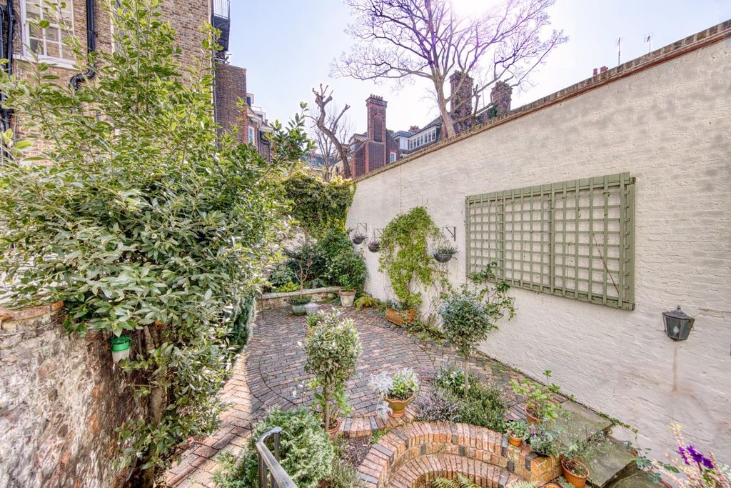 Property photo 2 of 20 Barton Street - Garden