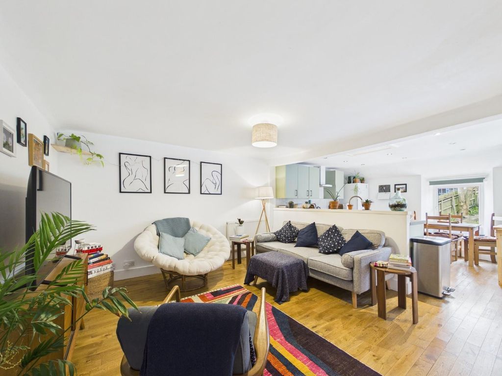 Property photo 1 of 31 Cam01576G0-Pr0353-Still010.Jpg