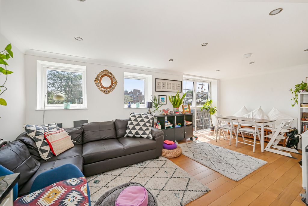 Property photo 2 of 12 2-9-Redmans-Road (5)