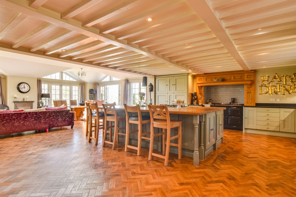 Property photo 2 of 38