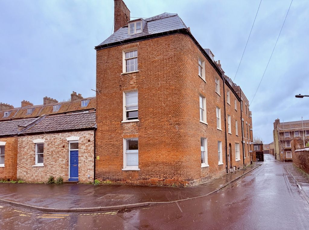 Property photo 1 of 10 Front