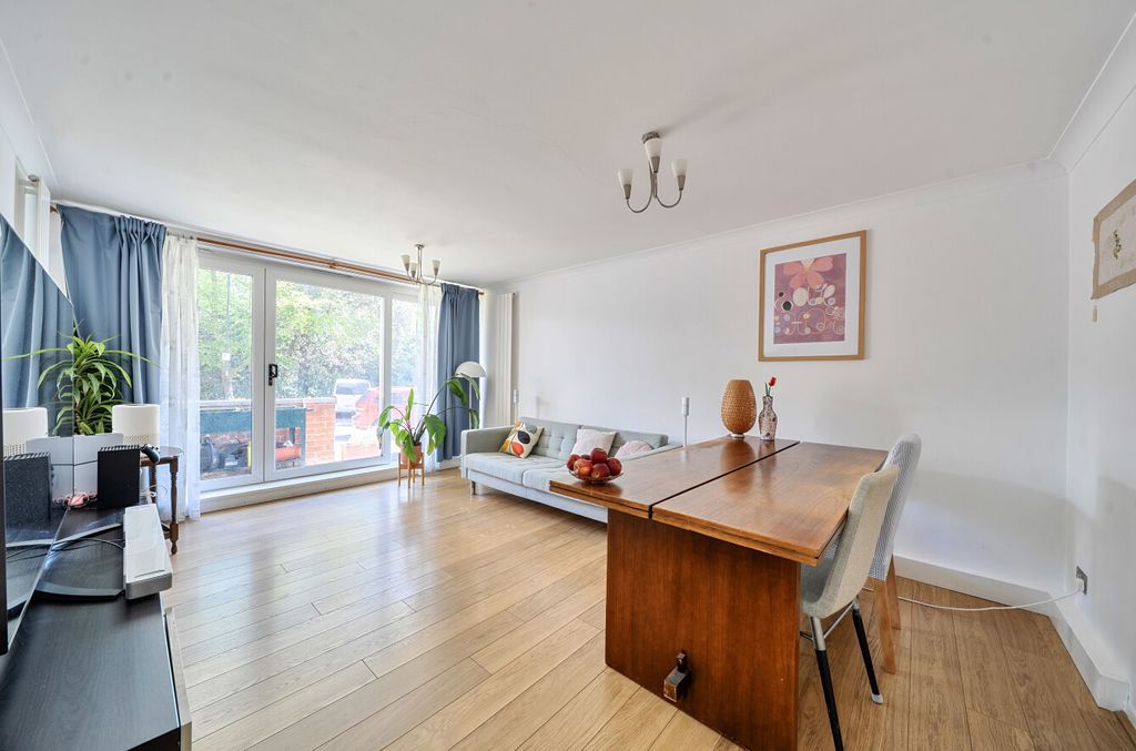 Property photo 2 of 13 1452001-26-69F393...