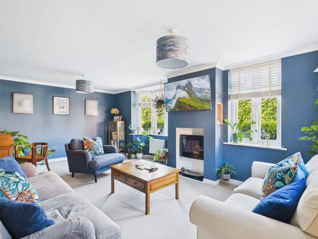 Property photo 2 of 23 Lounge