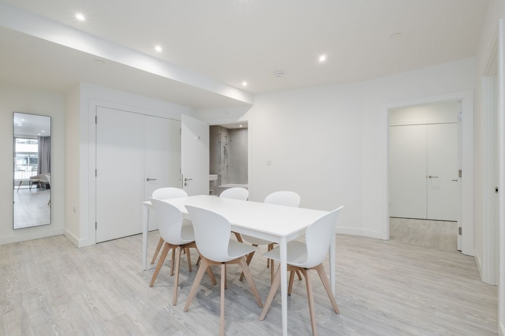 Property photo 3 of 17 Apartment-30-Aaro...