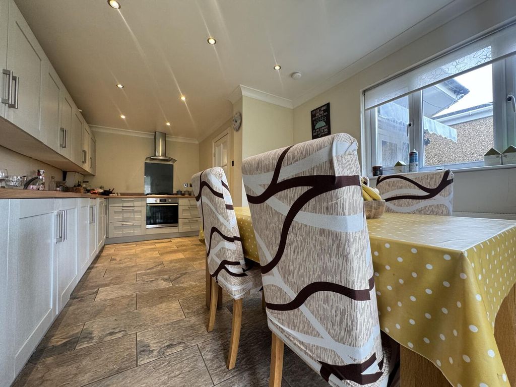 Additional image 8 of 3 bed semi-detached house for saleGordon Road, Grays RM16