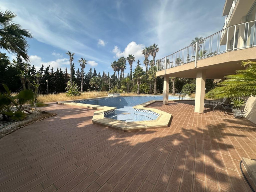 Property photo 2 of 31