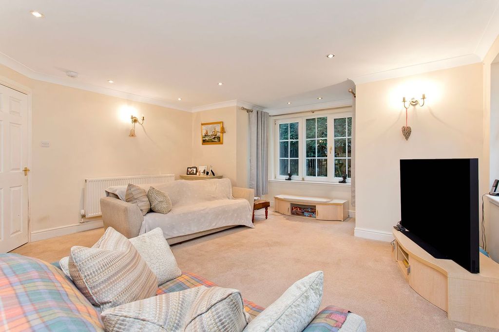 Property photo 3 of 31