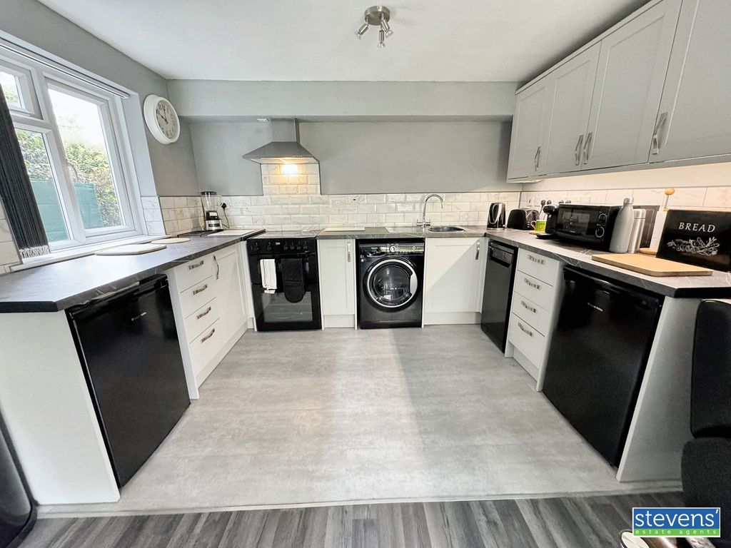 Property photo 3 of 10 Image00007