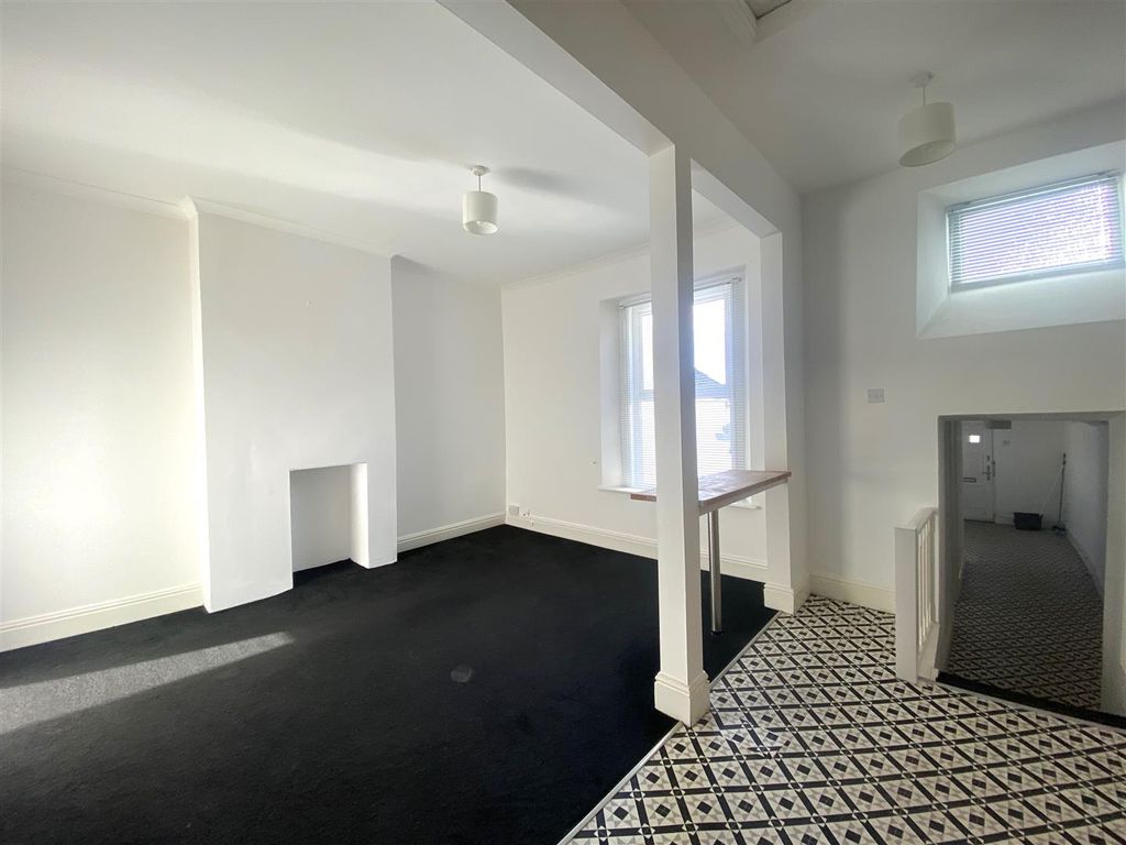 Property photo 1 of 10 Living 6.Jpeg