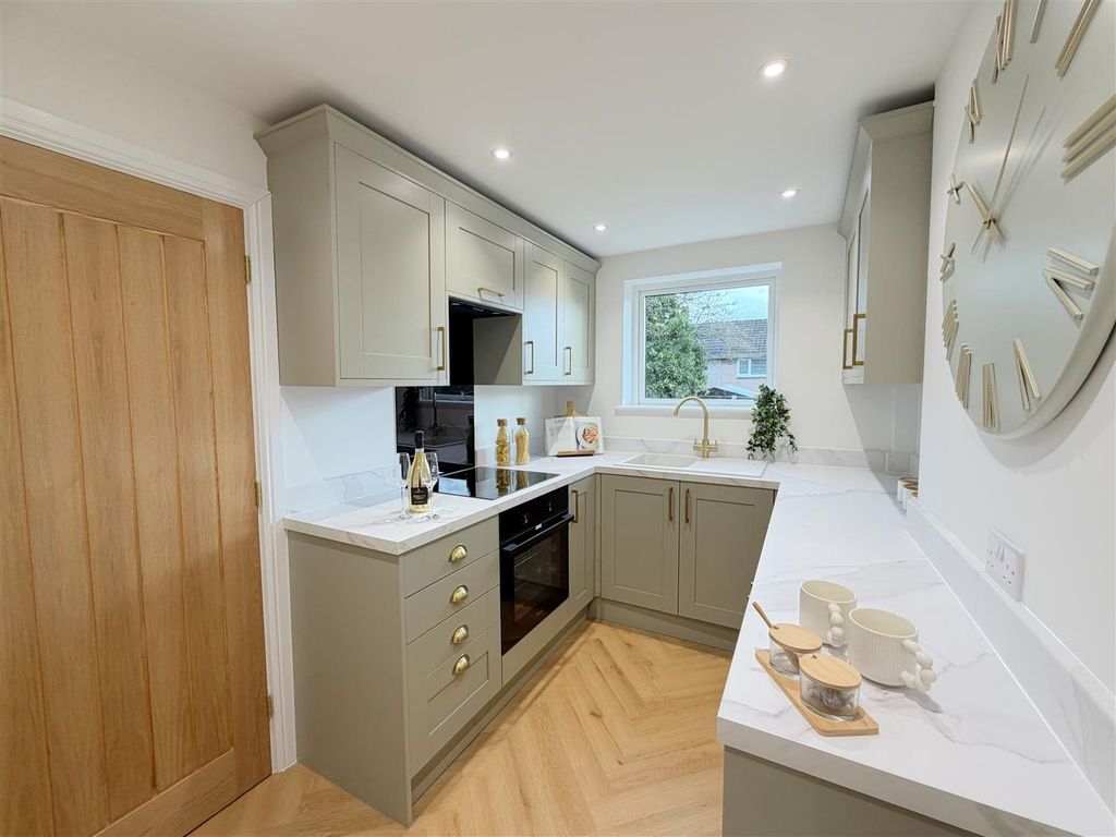 Property photo 2 of 25 Kitchen