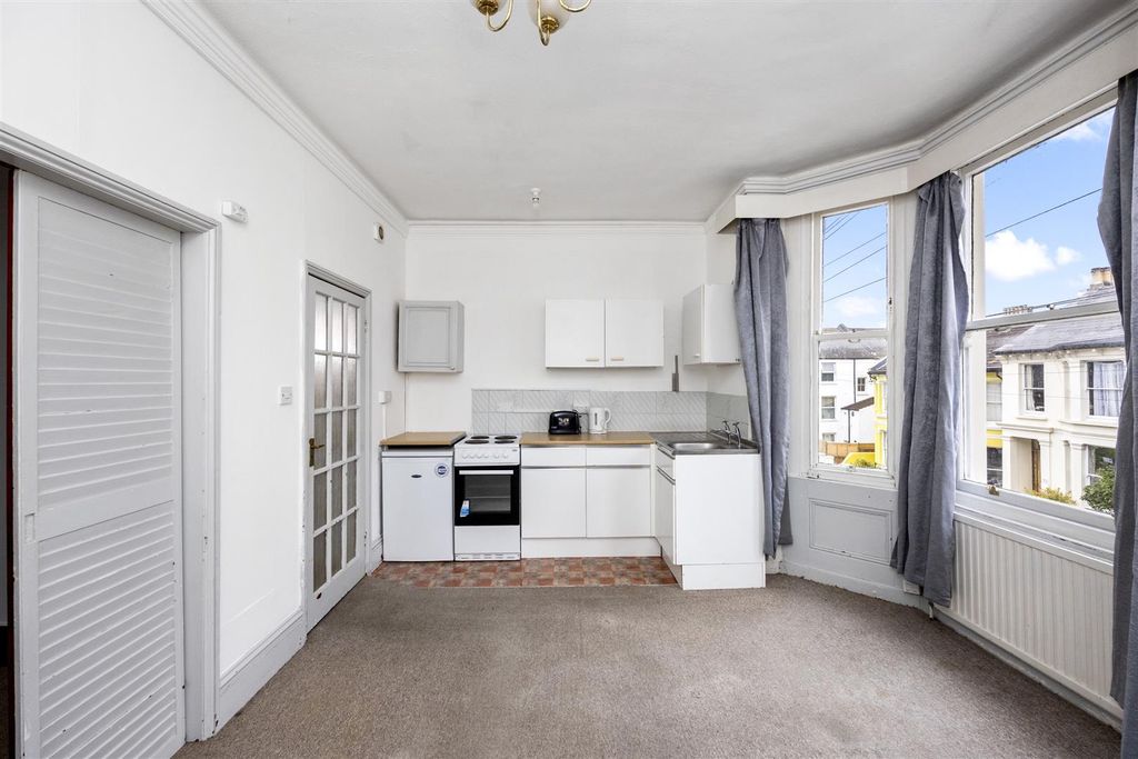 Property photo 2 of 12 Living/Dining Room